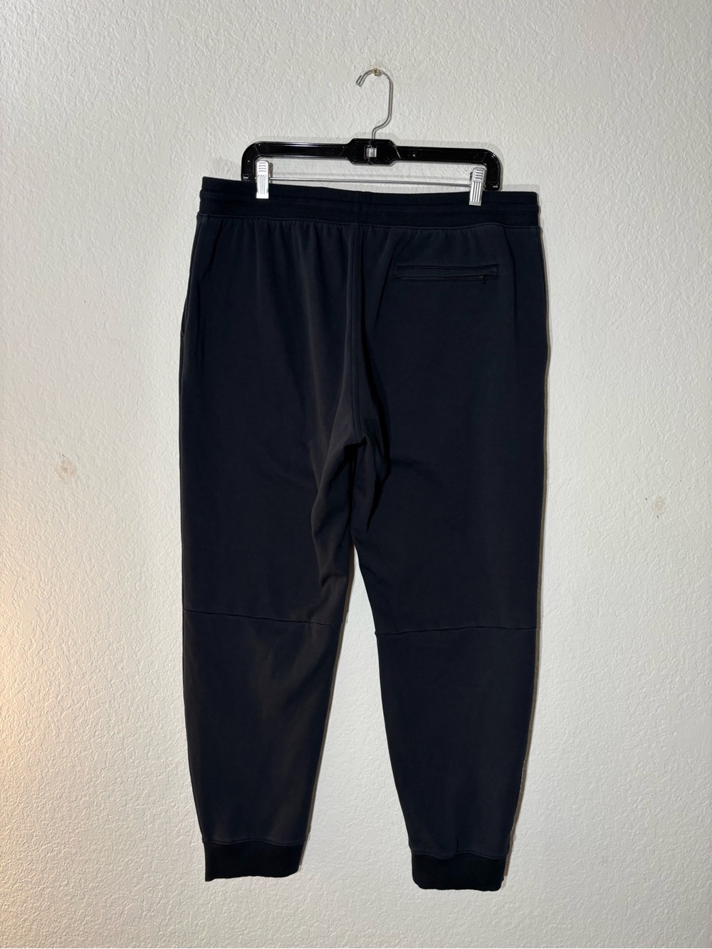 TravisMathew Jogger Pants Size XL Black Drawstring Logo Athletic Golf Pants - Picture 9 of 14